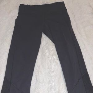 Black size 6 Lululemon cropped tights